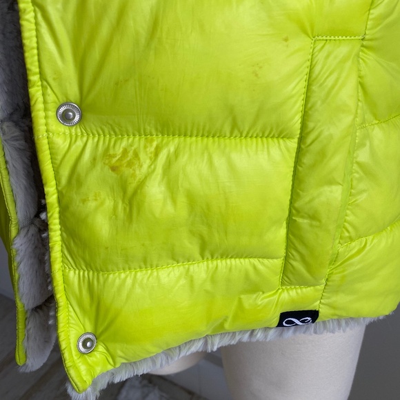 Be Boundless Reversible Hooded Vest in Neon Green and Gray Fur - Size M - Picture 8 of 8